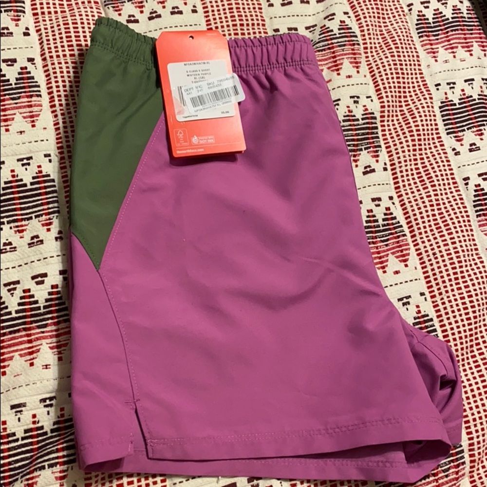 North face short size XL 18 yrs old.